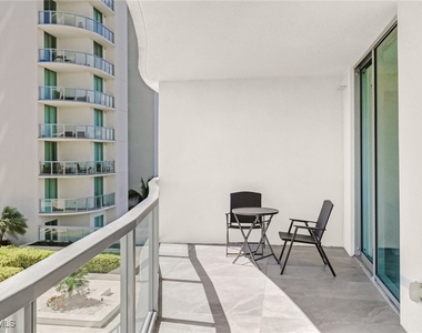 3000 Oasis Grand Boulevard - Photo Thumbnail 27