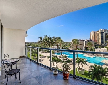 3000 Oasis Grand Boulevard - Photo Thumbnail 29