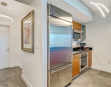 3000 Oasis Grand Boulevard - Photo Thumbnail 1
