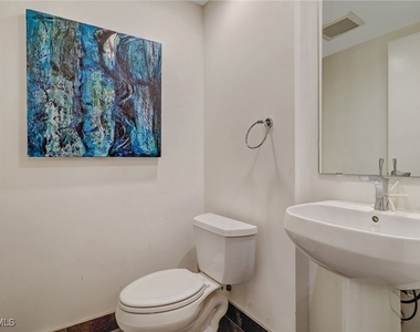 3000 Oasis Grand Boulevard - Photo Thumbnail 13