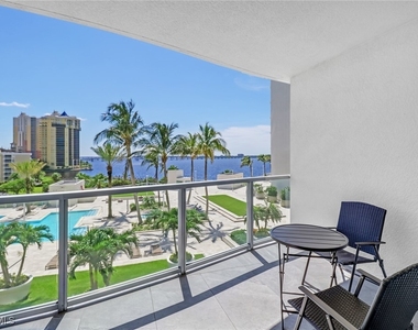 3000 Oasis Grand Boulevard - Photo Thumbnail 28