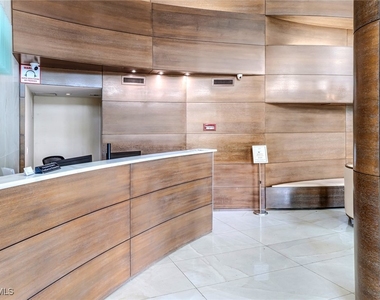 3000 Oasis Grand Boulevard - Photo Thumbnail 34