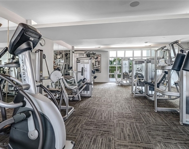 3000 Oasis Grand Boulevard - Photo Thumbnail 43