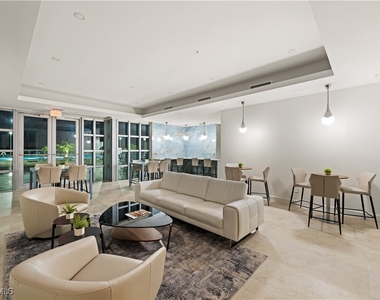 3000 Oasis Grand Boulevard - Photo Thumbnail 35