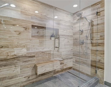 3000 Oasis Grand Boulevard - Photo Thumbnail 23