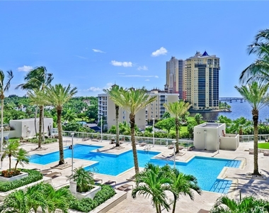 3000 Oasis Grand Boulevard - Photo Thumbnail 31