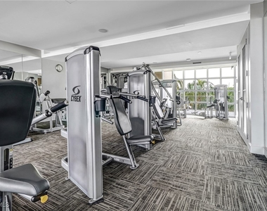 3000 Oasis Grand Boulevard - Photo Thumbnail 46