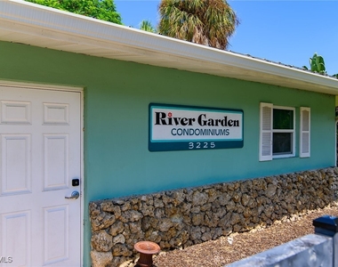 3225 E Riverside Drive - Photo Thumbnail 15