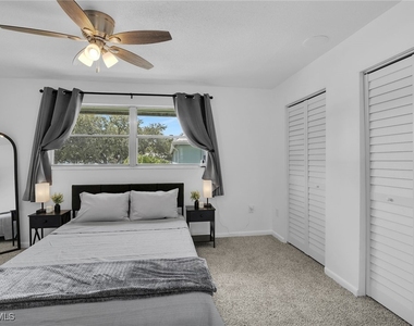 3225 E Riverside Drive - Photo Thumbnail 10