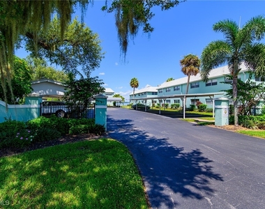 3225 E Riverside Drive - Photo Thumbnail 14