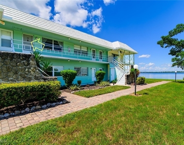 3225 E Riverside Drive - Photo Thumbnail 19
