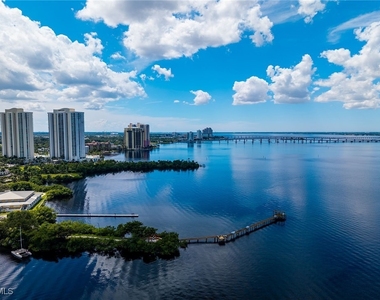 3225 E Riverside Drive - Photo Thumbnail 27