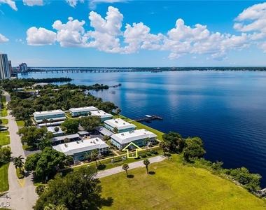 3225 E Riverside Drive - Photo Thumbnail 23
