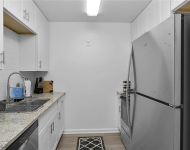 3225 E Riverside Drive - Photo Thumbnail 6