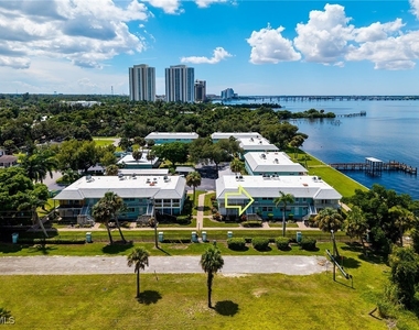 3225 E Riverside Drive - Photo Thumbnail 32