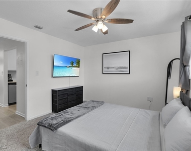 3225 E Riverside Drive - Photo Thumbnail 11