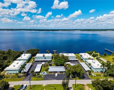 3225 E Riverside Drive - Photo Thumbnail 22