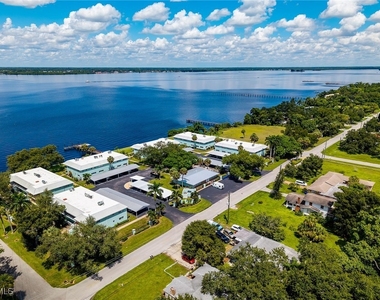 3225 E Riverside Drive - Photo Thumbnail 29