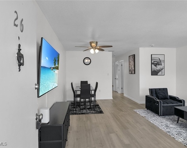 3225 E Riverside Drive - Photo Thumbnail 1