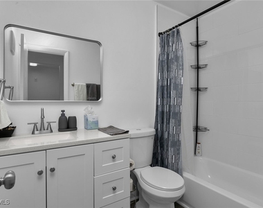 3225 E Riverside Drive - Photo Thumbnail 9