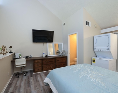 12600 Melville Drive - Photo Thumbnail 14