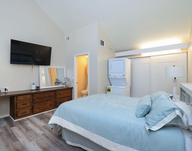 12600 Melville Drive - Photo Thumbnail 13