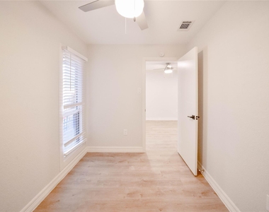 2703 Mason Street - Photo Thumbnail 6