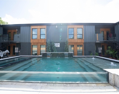 2703 Mason Street - Photo Thumbnail 4
