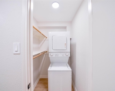 2703 Mason Street - Photo Thumbnail 9