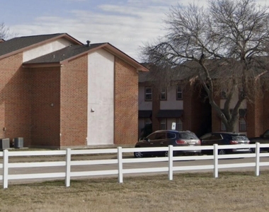 1100 W Austin St - Photo Thumbnail 4
