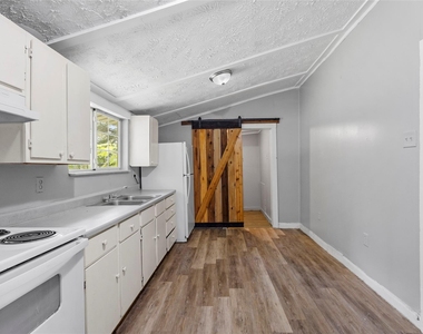 8 Jackson Road - Photo Thumbnail 5