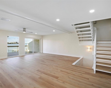 150 Marina Del Rey Court - Photo Thumbnail 15