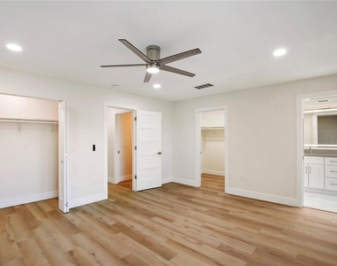 150 Marina Del Rey Court - Photo Thumbnail 25