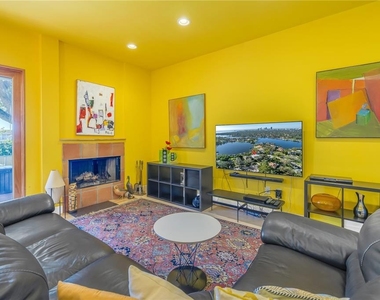 838 Monterey Boulevard Ne - Photo Thumbnail 16
