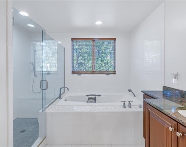 838 Monterey Boulevard Ne - Photo Thumbnail 29