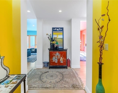 838 Monterey Boulevard Ne - Photo Thumbnail 8