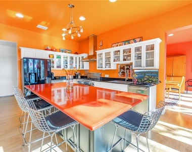 838 Monterey Boulevard Ne - Photo Thumbnail 14