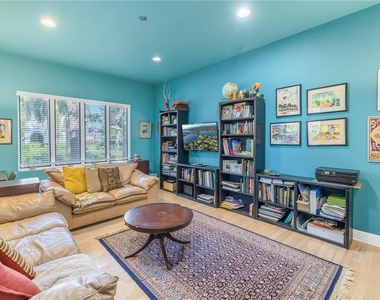 838 Monterey Boulevard Ne - Photo Thumbnail 12