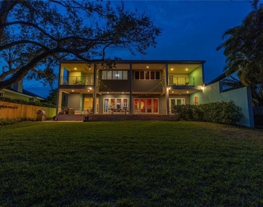 838 Monterey Boulevard Ne - Photo Thumbnail 3