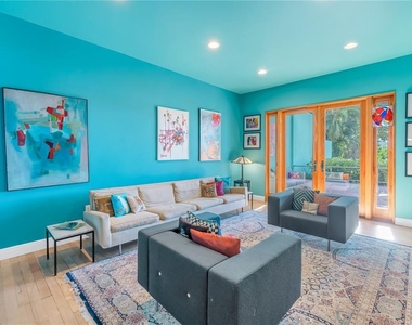 838 Monterey Boulevard Ne - Photo Thumbnail 9