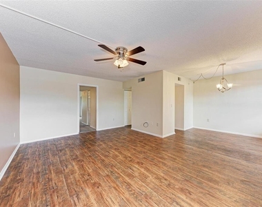 305 30th Avenue W - Photo Thumbnail 5