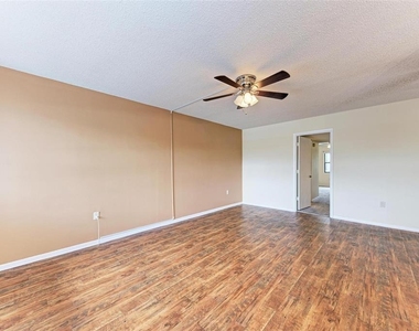 305 30th Avenue W - Photo Thumbnail 8