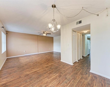 305 30th Avenue W - Photo Thumbnail 2