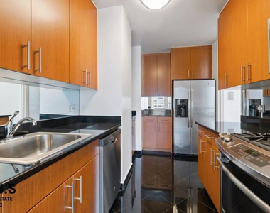 East 66th Street - Photo Thumbnail 4