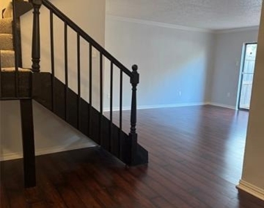 883 Dublin Drive - Photo Thumbnail 6
