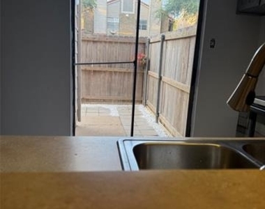 883 Dublin Drive - Photo Thumbnail 7