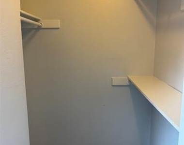 883 Dublin Drive - Photo Thumbnail 12