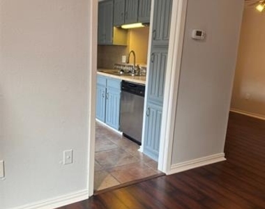 883 Dublin Drive - Photo Thumbnail 8