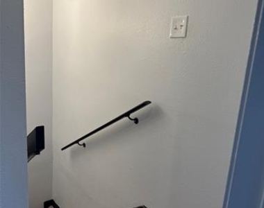 883 Dublin Drive - Photo Thumbnail 10
