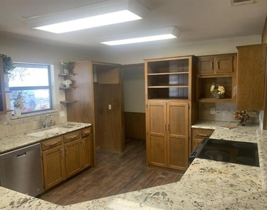 2030 Milrany Lane - Photo Thumbnail 4